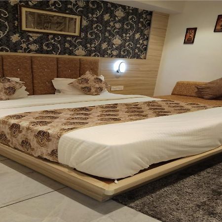 Hotel Lotus Villa アーメダバード エクステリア 写真